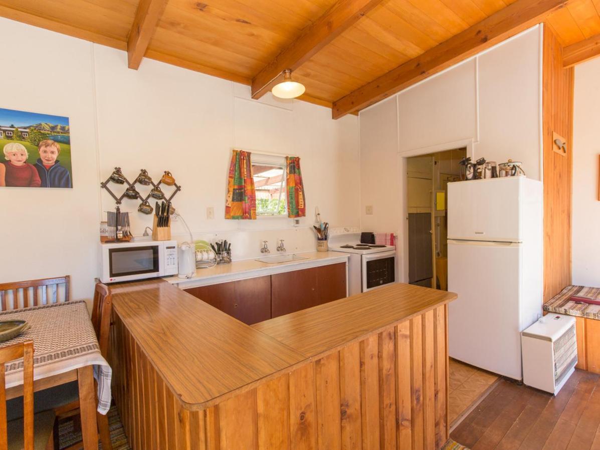 Southern Lakes Sweetie - Albert Town Bach Wanaka Eksteriør billede